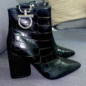 Brand new never worn ankle high size 8.5 boots